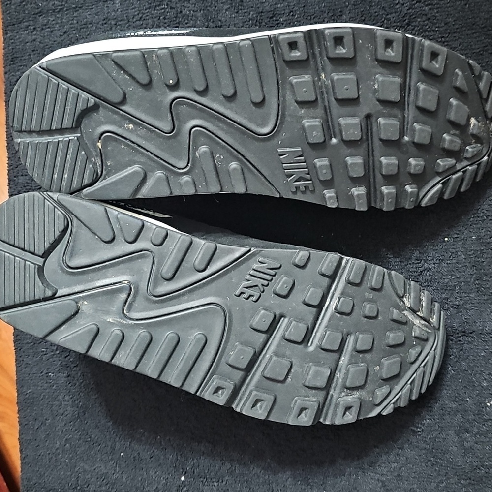 Nike Women's Black and Pink Athletic Sneakers - Picture 5 of 8